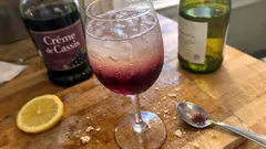 Classic Kir cocktail in 2 minutes – the cassis-to-wine ratio that keeps it crisp
