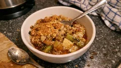 Apple and Kiwi Crumble with a Crunchy Oat Topping (Ready in 35 Minutes)
