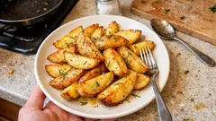 Crispy Oven-Baked Potato Wedges – a simple soak-and-dry method for extra crunch